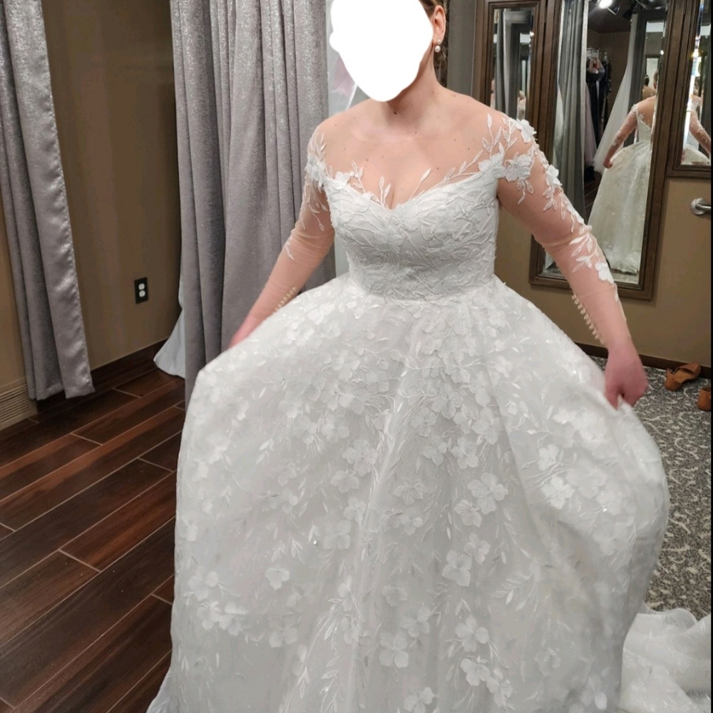 Never worn wedding dress